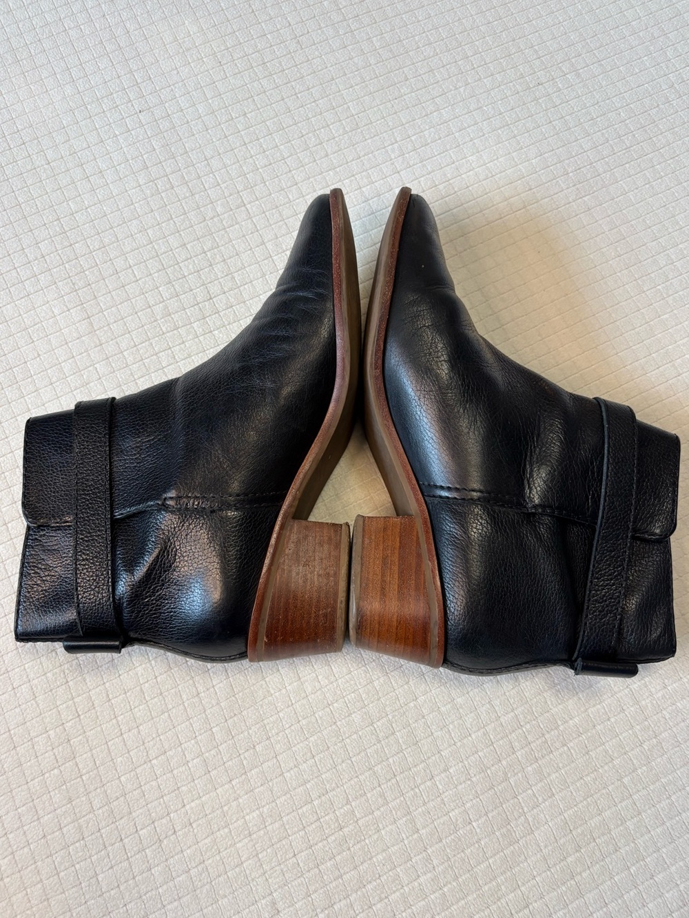 Kate Spade black leather bow accent ankle boots - Picture 4 of 14